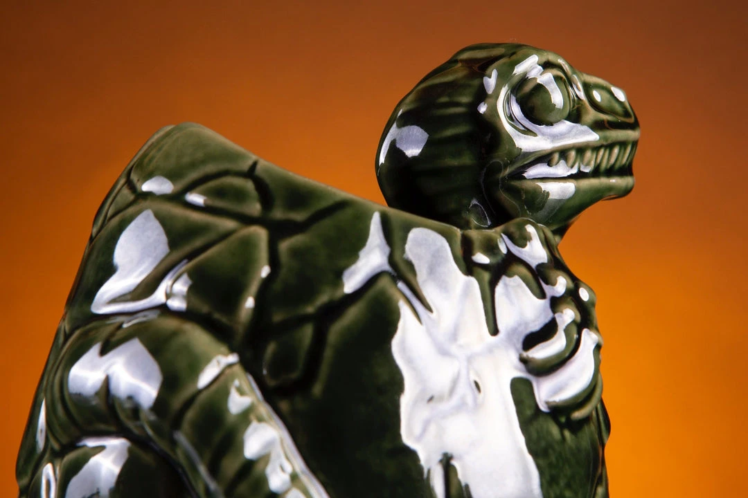 Mondo Jurassic Park – Baby Raptor Tiki Mug (Isla Nublar Variant) Mondo Jurassic Park – Baby Raptor Tiki Mug (Isla Nublar Variant)