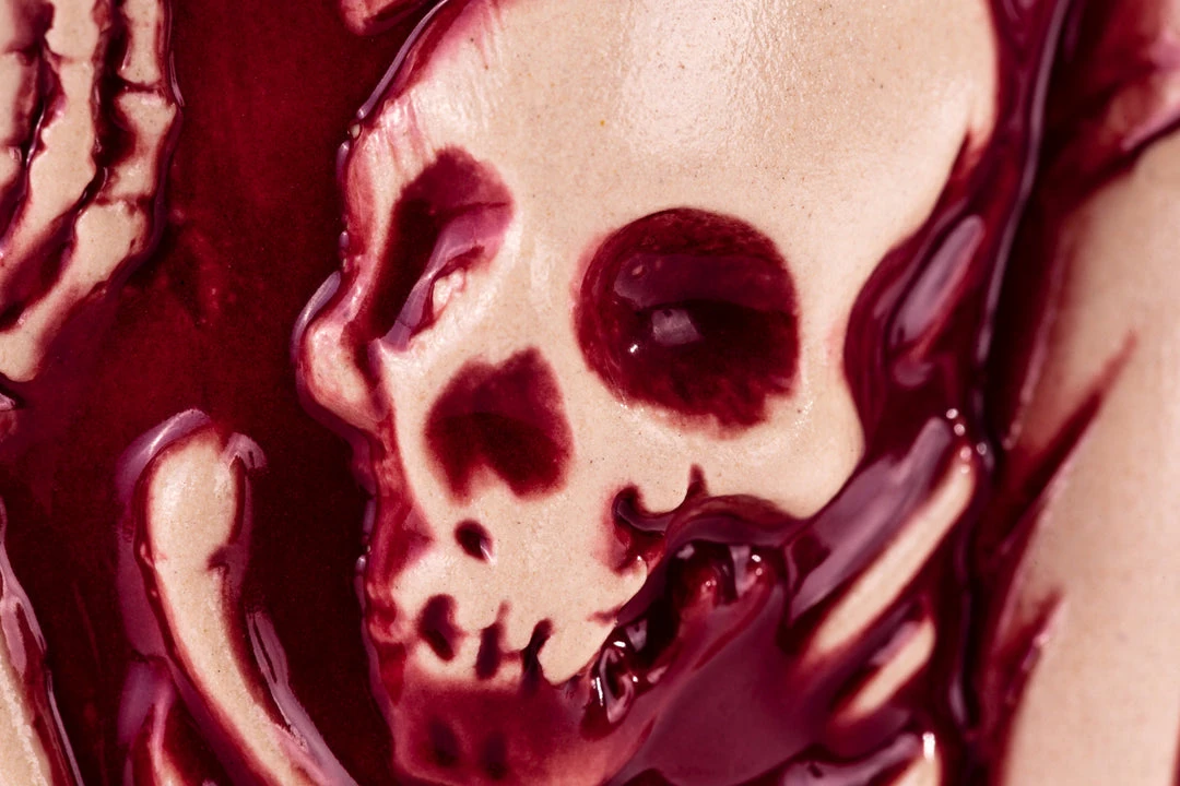 Becky Cloonan Splendor & Riches Designer Series Tiki Mug (Exsanguine Variant) Becky Cloonan Splendor & Riches Designer Series Tiki Mug (Exsanguine Variant)