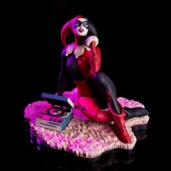 Mondo Batman – "Waiting For My J Man" Harley Quinn Statue Toys