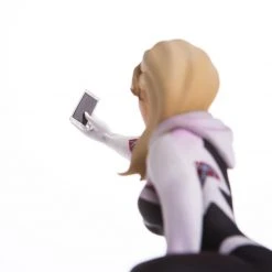 Mondo Spider-Man – Spider-Gwen Statue Exclusive Toys 91 Mondo Spider-Man – Spider-Gwen Statue Exclusive Toys