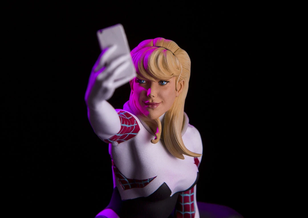 Mondo Spider-Man – Spider-Gwen Statue Exclusive Toys 8 Mondo Spider-Man – Spider-Gwen Statue Exclusive Toys